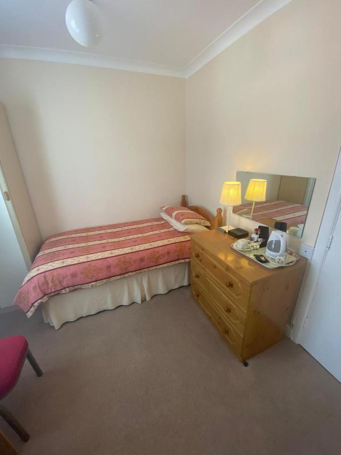 Landguard Lodge Guest House Shipley  Room photo